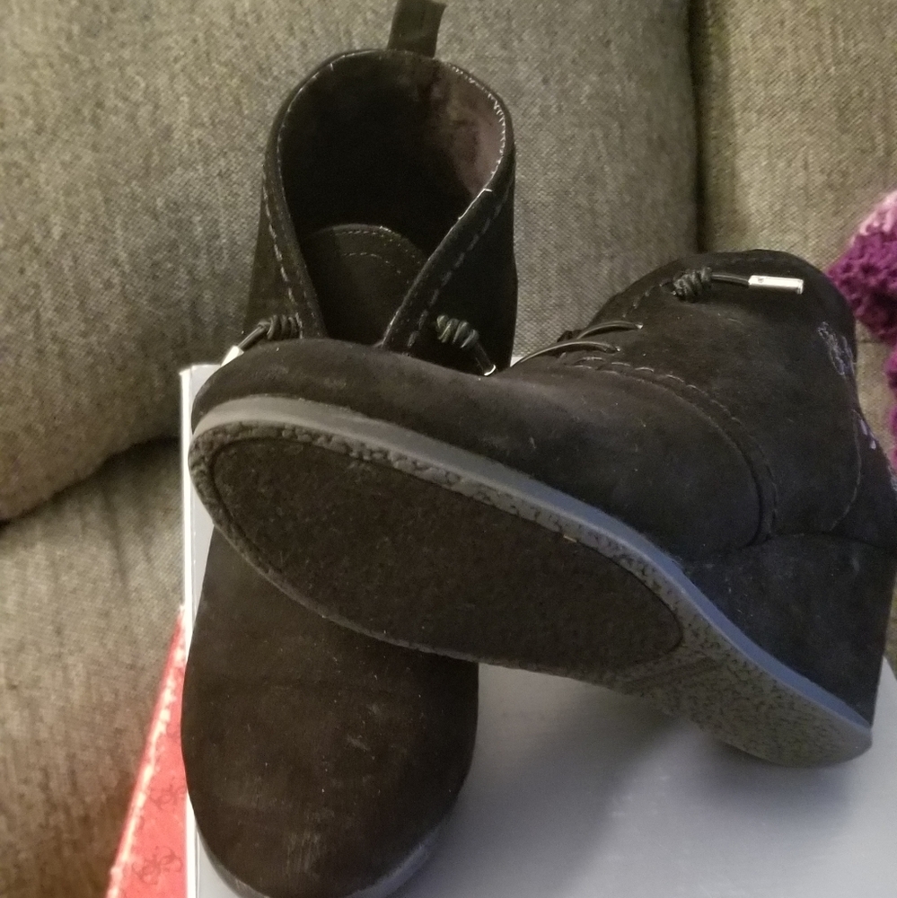 Booties - Picture 3 of 4